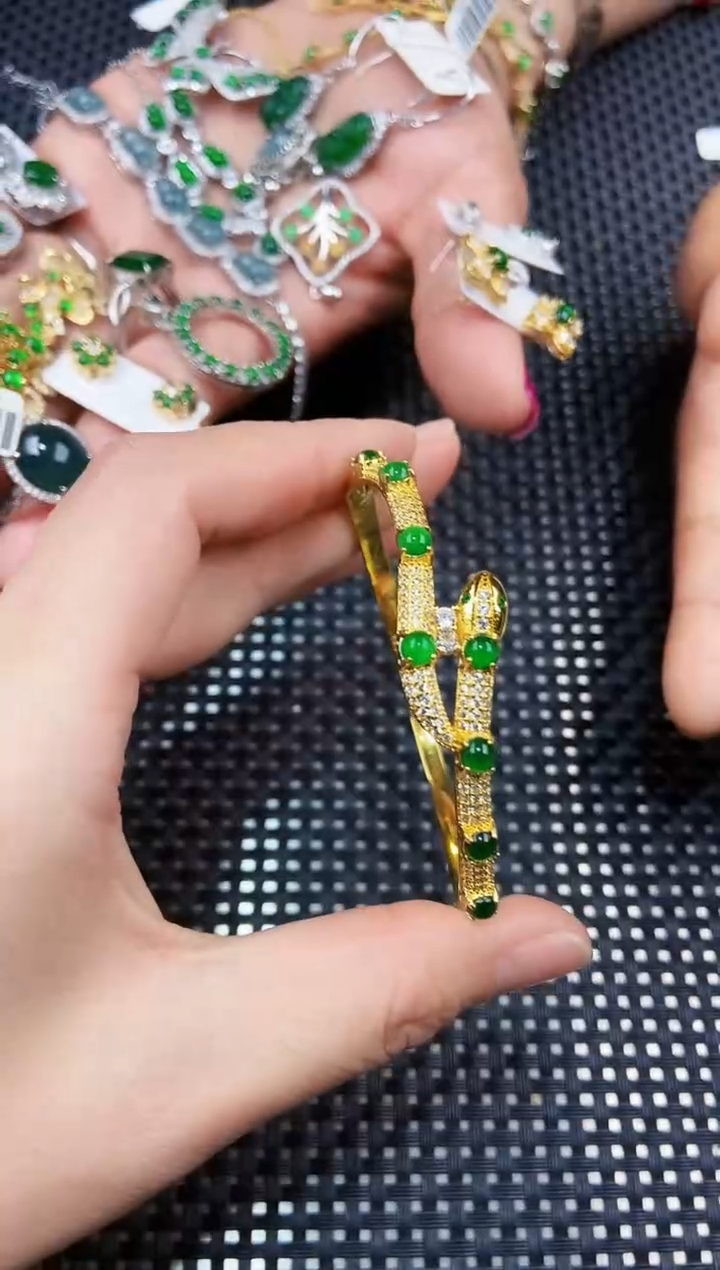 【闪购商品】翡翠手镯未镶嵌11111111