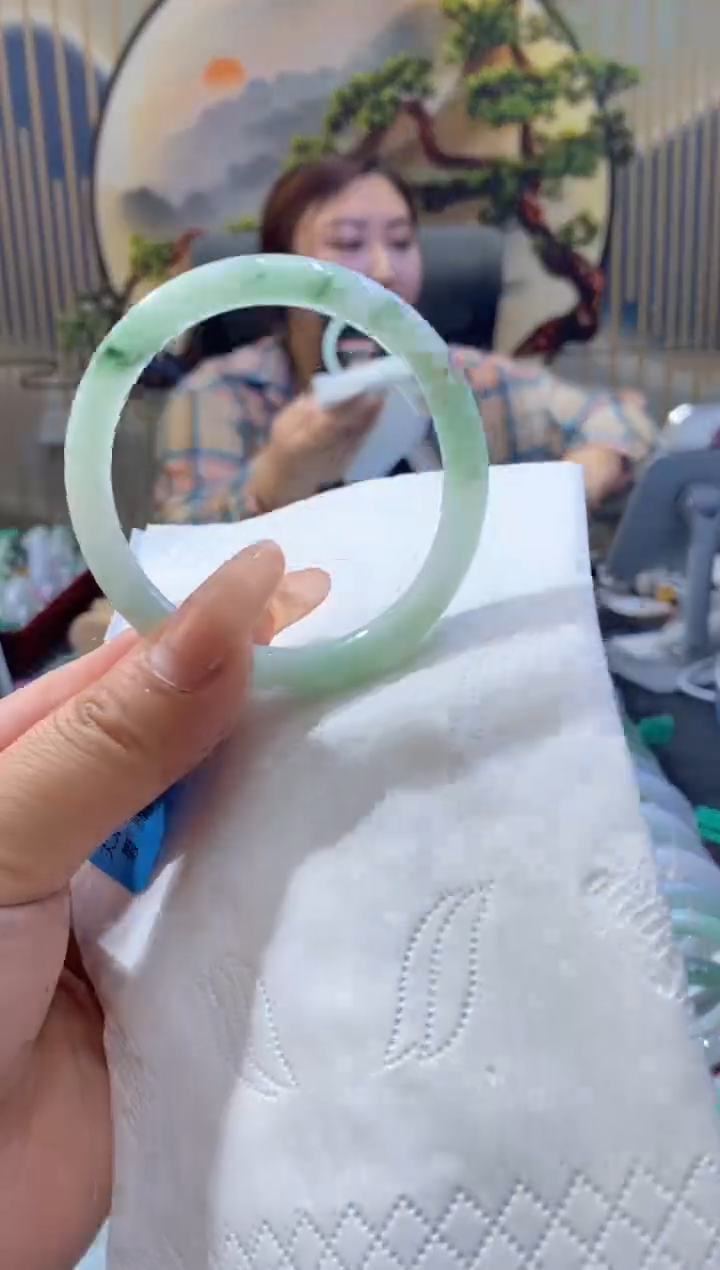 翡翠手镯未镶嵌多人01130