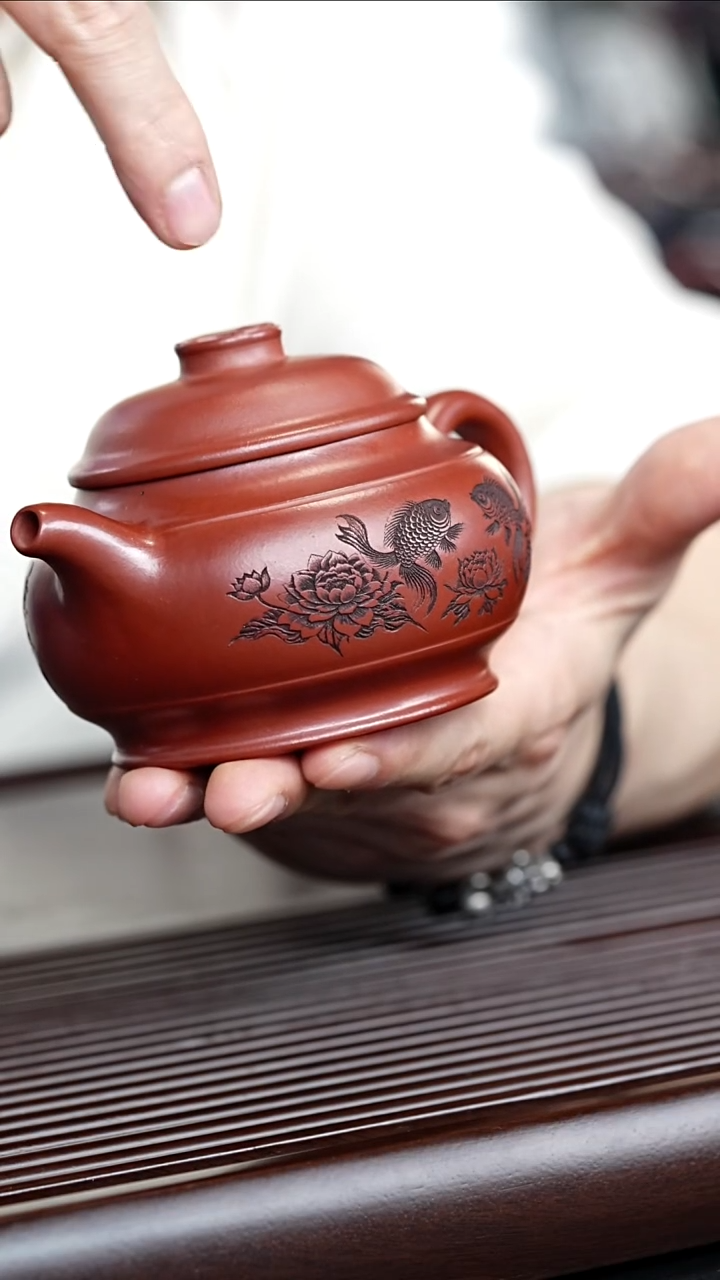 紫砂壶 太极牡丹锦鲤壶 龙血砂 梅付春