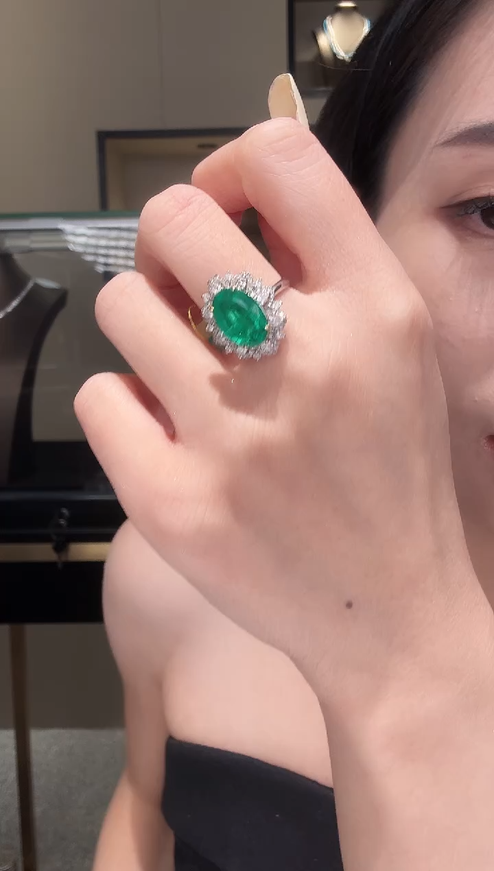 18K金镶嵌戒指祖母绿E3.8ct