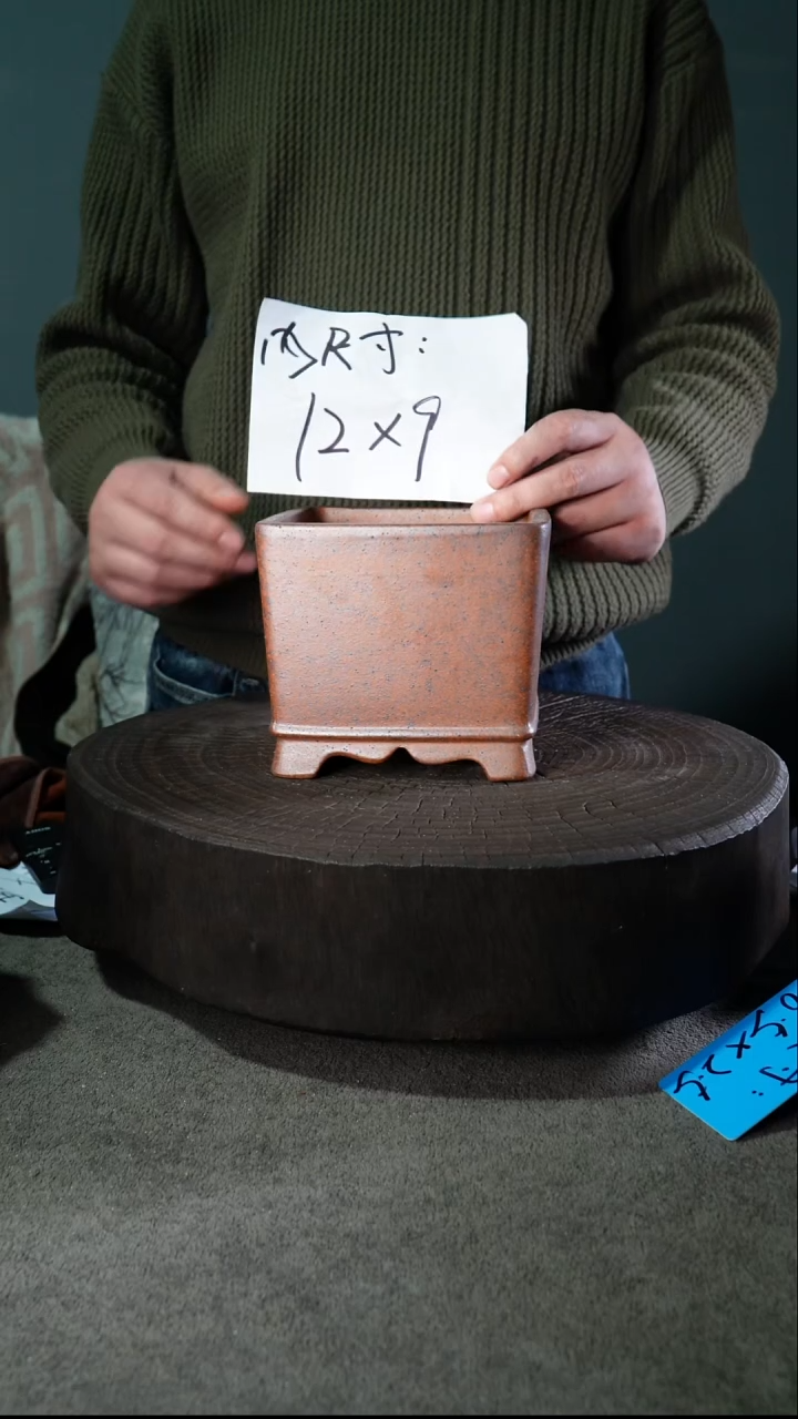 A宜兴紫砂小花盆