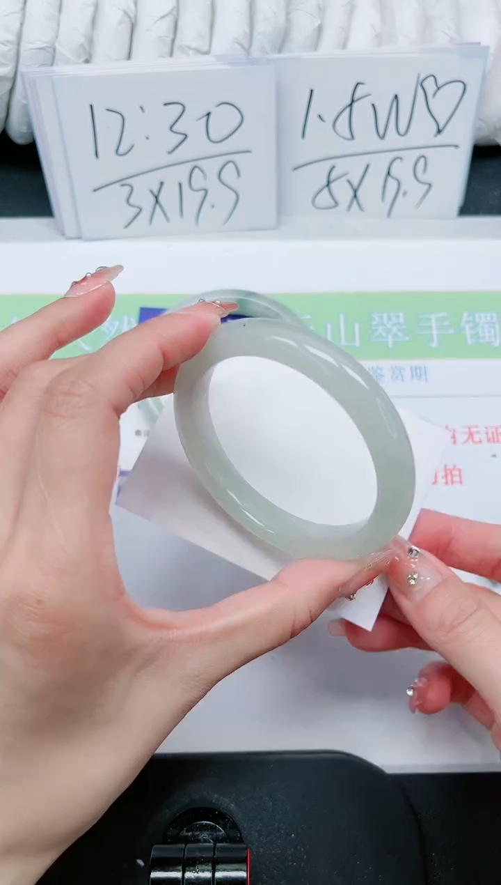 【闪购商品】石英质玉手镯未镶嵌199