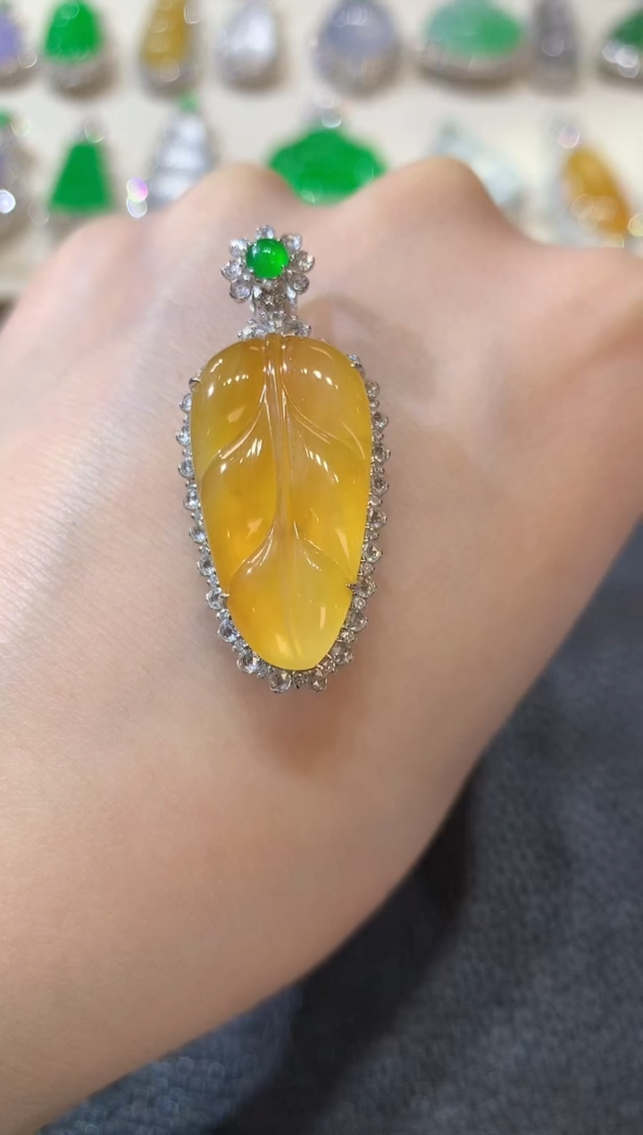 【闪购商品】翡翠吊坠(不含链)18K金镶嵌A89翡翠