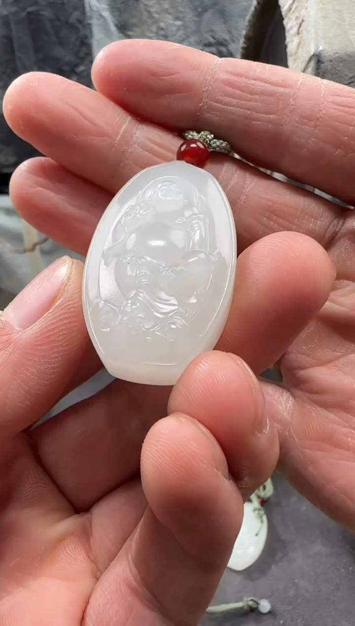 颈饰未镶嵌和田玉吊坠