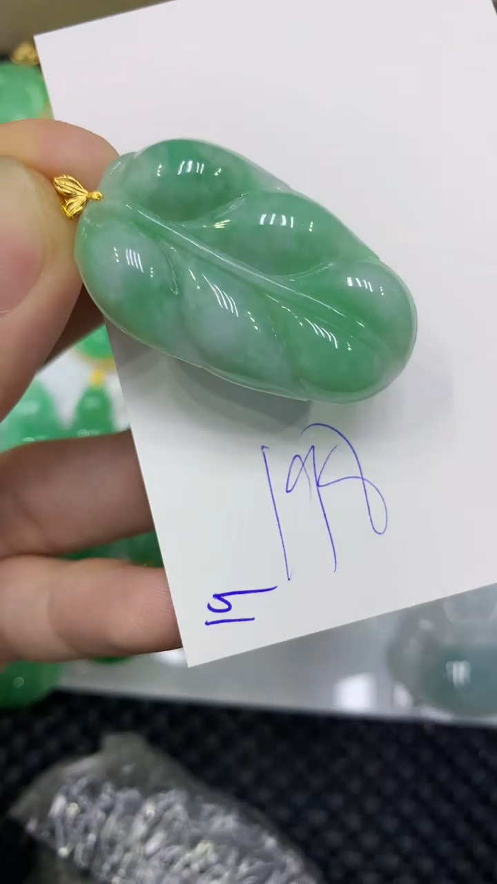 颈饰18K金镶嵌翡翠缅甸A货翡翠