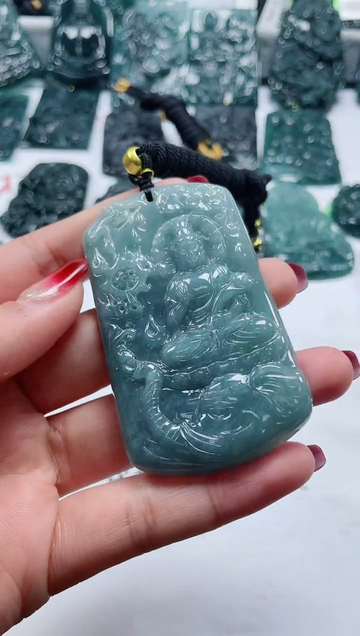 【闪购商品】翡翠颈饰未镶嵌            