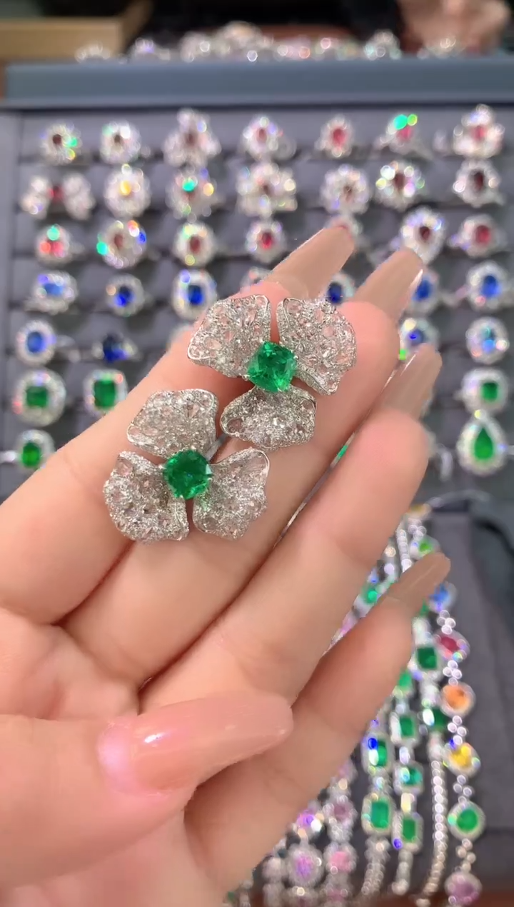 18K金镶嵌耳饰祖母绿-2克拉