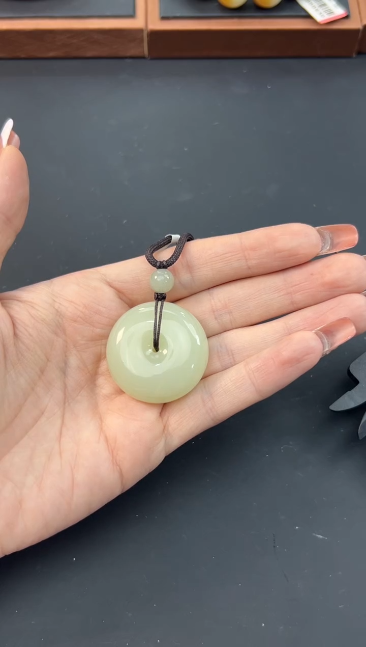 【闪购商品】和田玉吊坠(赠链)未镶嵌若羌微色差平安扣