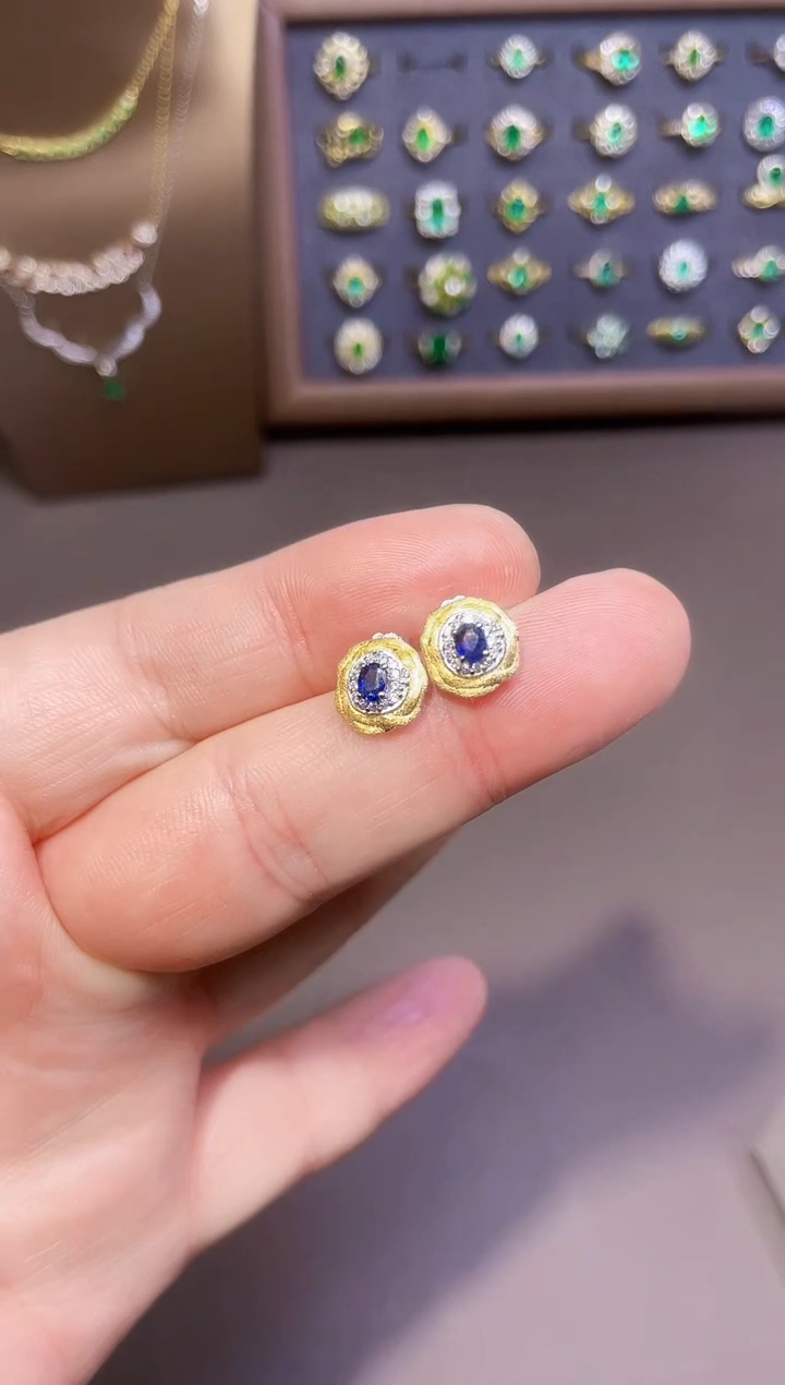 【闪购商品】蓝宝石耳饰银S925镶嵌一对