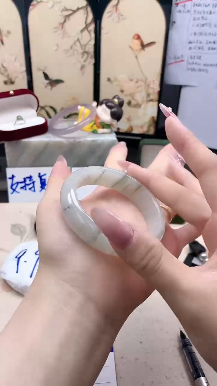 石英质玉手镯未镶嵌6/53.7