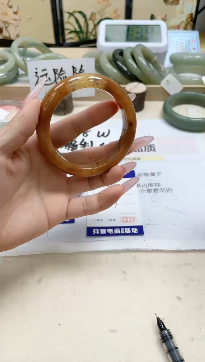 【闪购商品】石英质玉手镯未镶嵌215/58.8