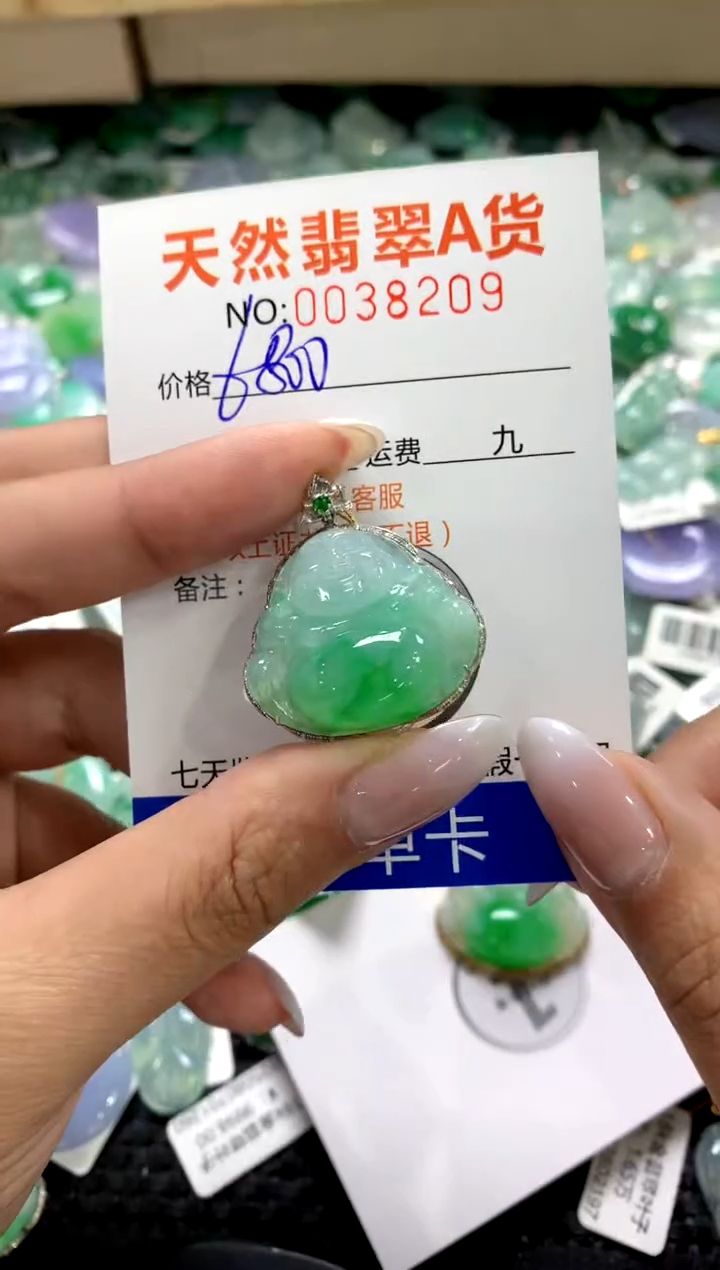 颈饰18K金镶嵌翡翠1111111111111111