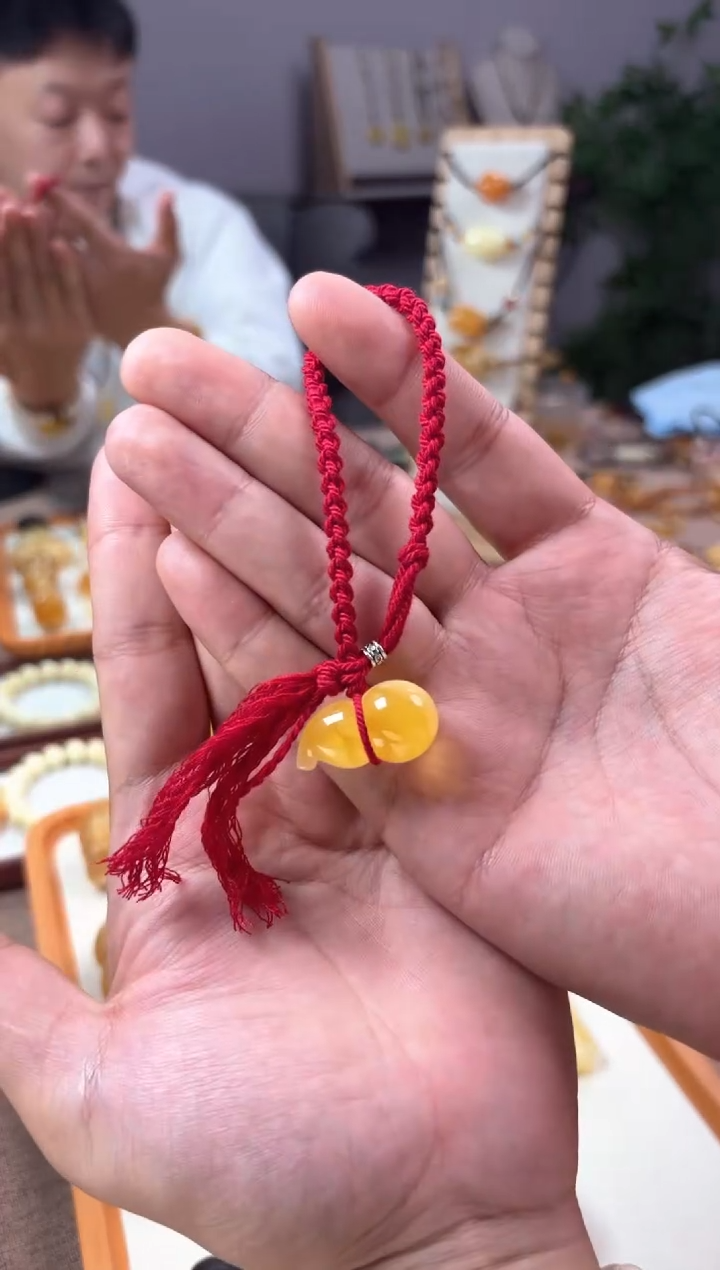 【闪购商品】琥珀裸石未镶嵌手绳