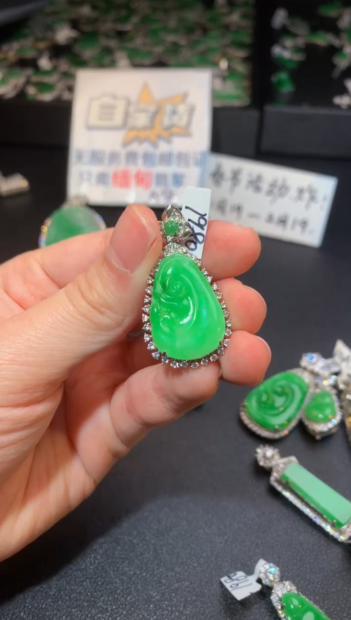 【闪购商品】翡翠颈饰银S925镶嵌翡翠