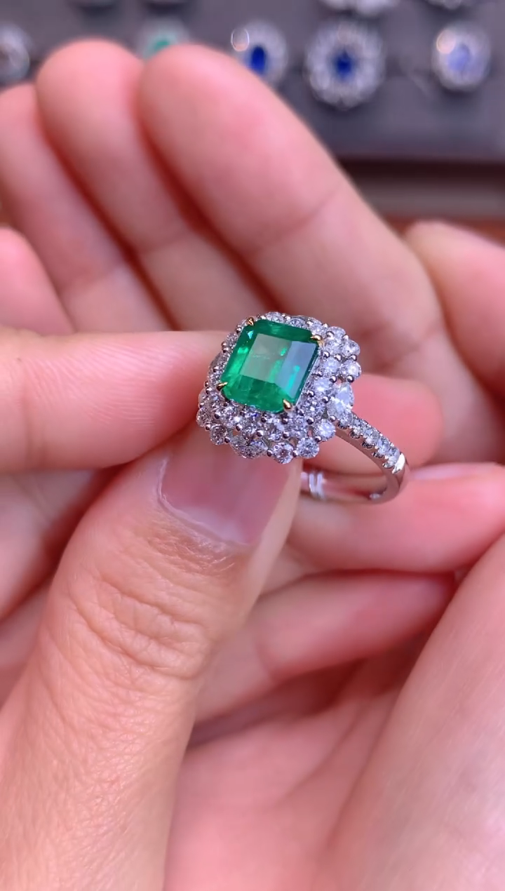 【闪购商品】祖母绿戒指18K金镶嵌1.59CT