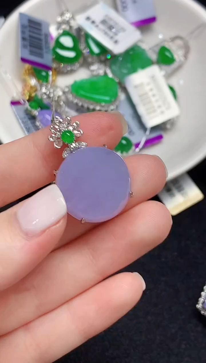 吊坠(不含链)18K金镶嵌翡翠多样性发其一``