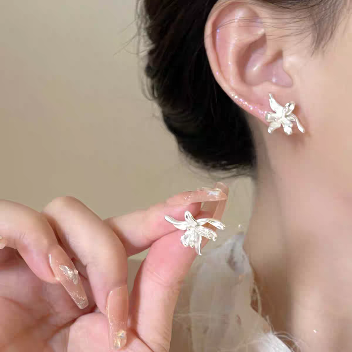 足银复古鸾尾花精致款耳饰-A116