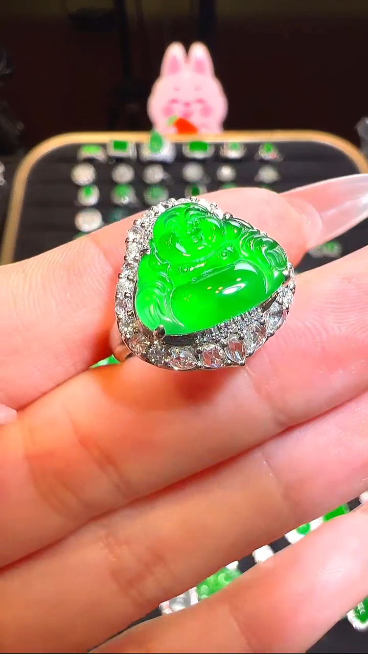 颈饰18K金镶嵌翡翠吊坠