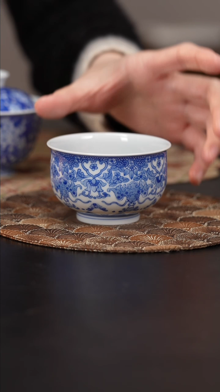 【闪购商品】杯看山柴窑青花图案杯