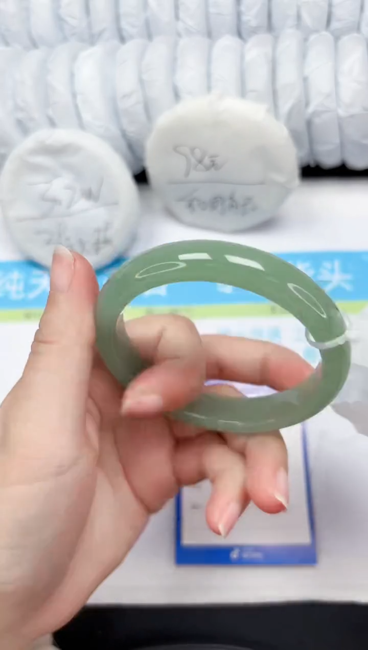 【闪购商品】石英质玉手镯未镶嵌274-61.5