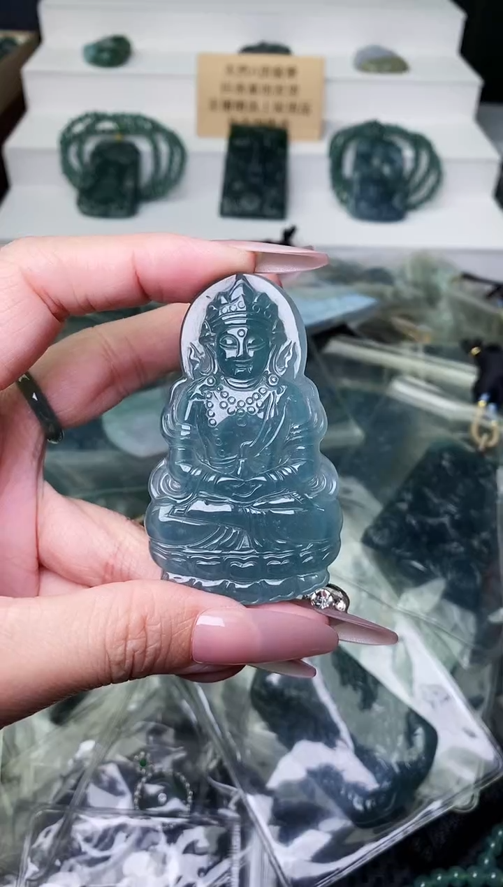 颈饰未镶嵌翡翠 