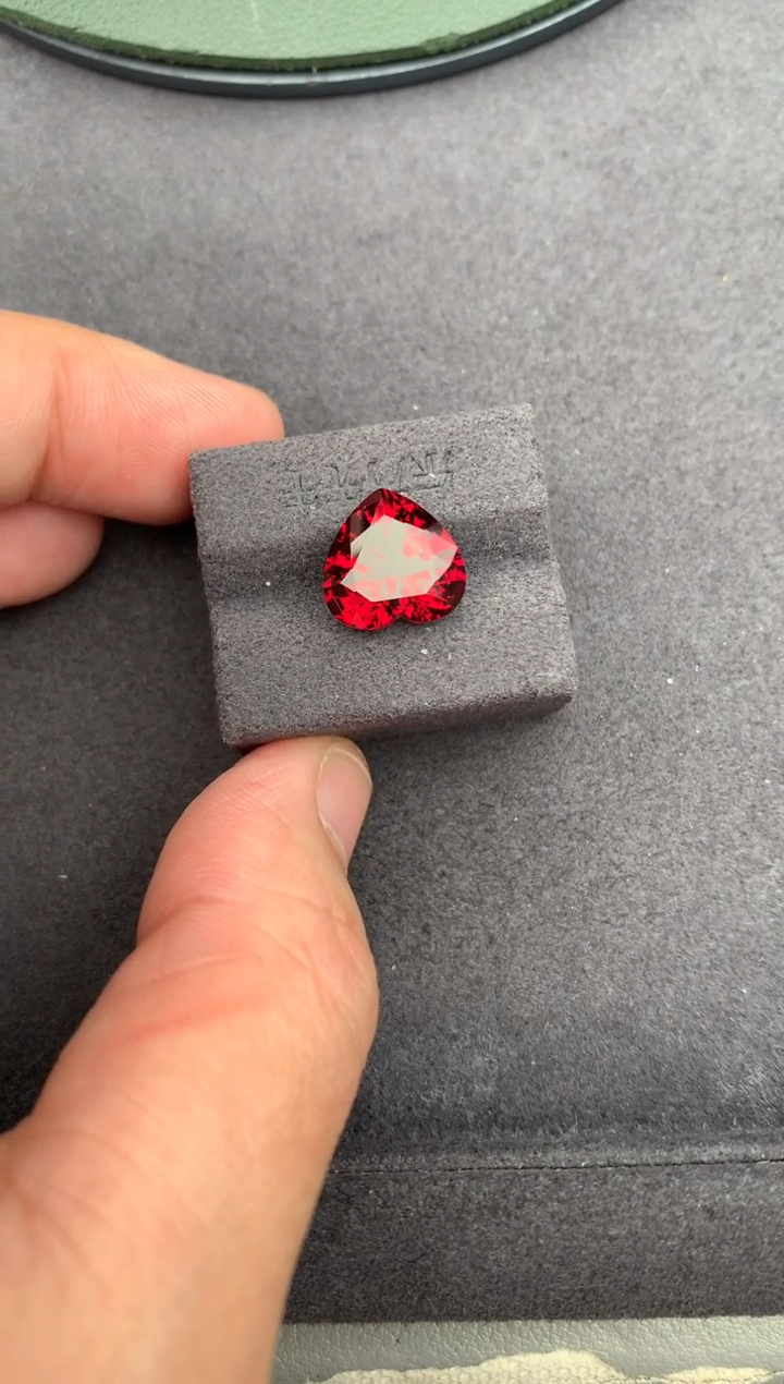 未镶嵌珠宝半成品石榴石6ct镁铝榴石 BF 定制