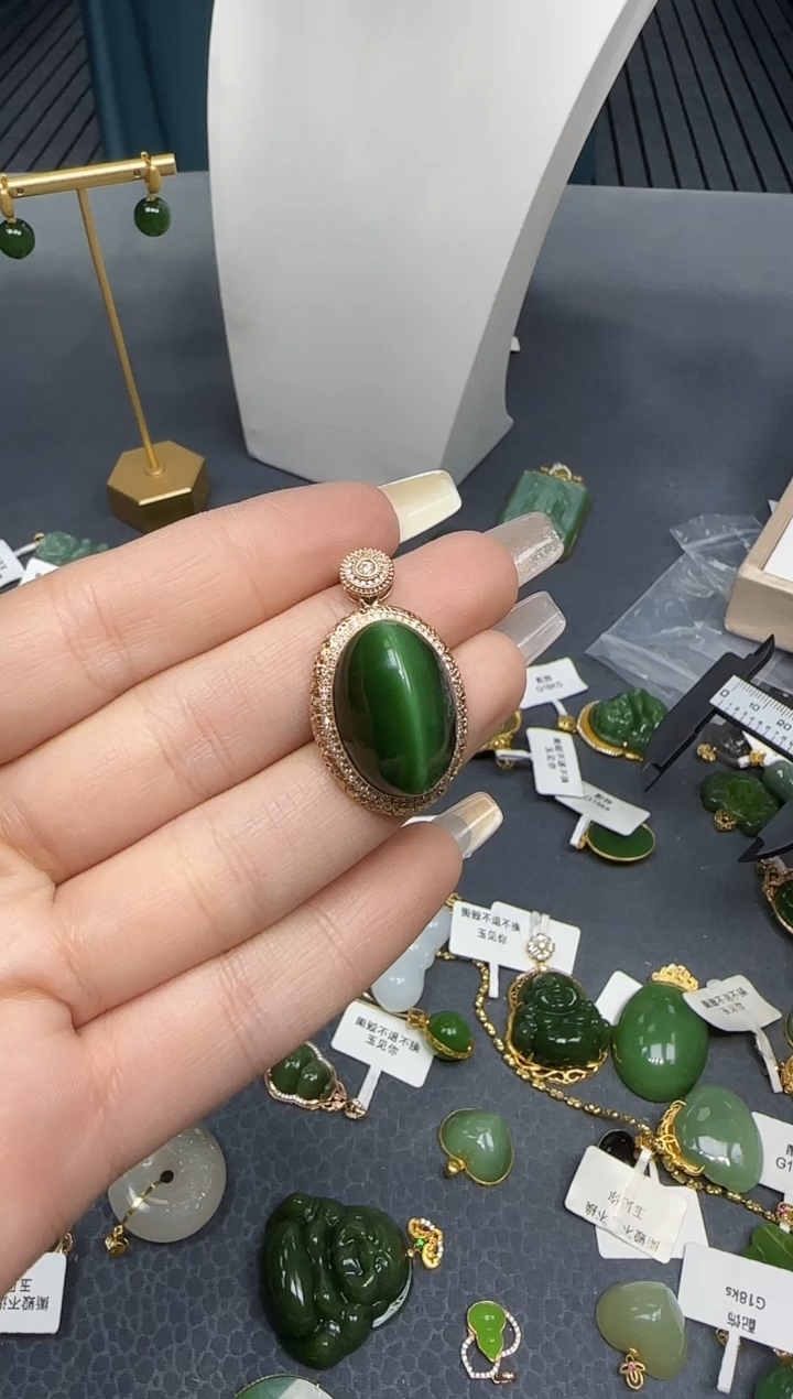 【闪购商品】和田玉挂件18K金镶嵌1