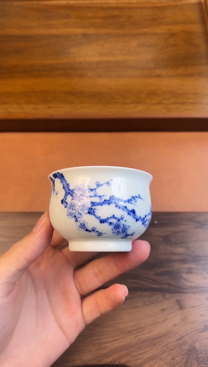 青*问青坊纯手工手绘青花梅花柴窑炉式杯