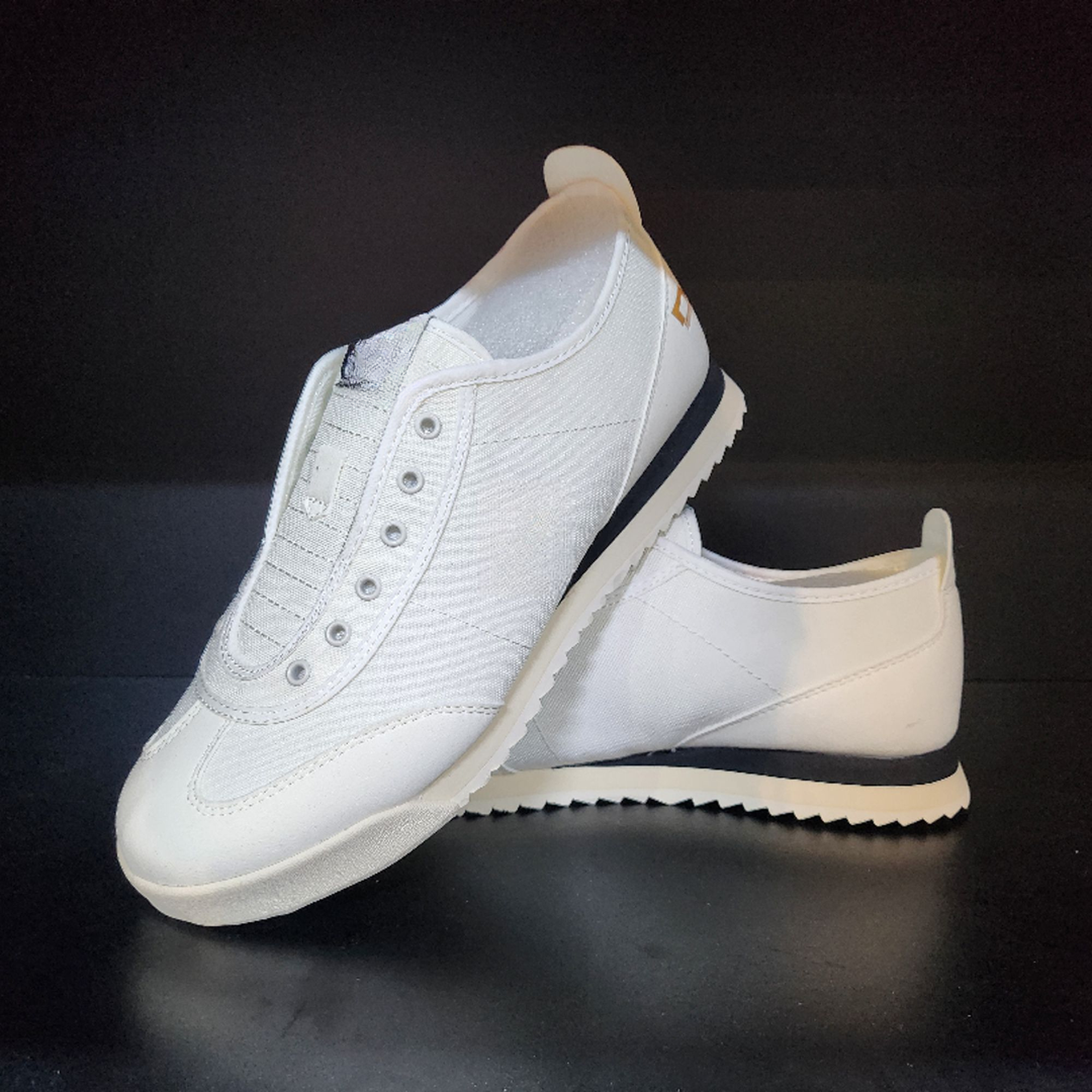 B系列透气低帮通用夏季运动鞋休闲风