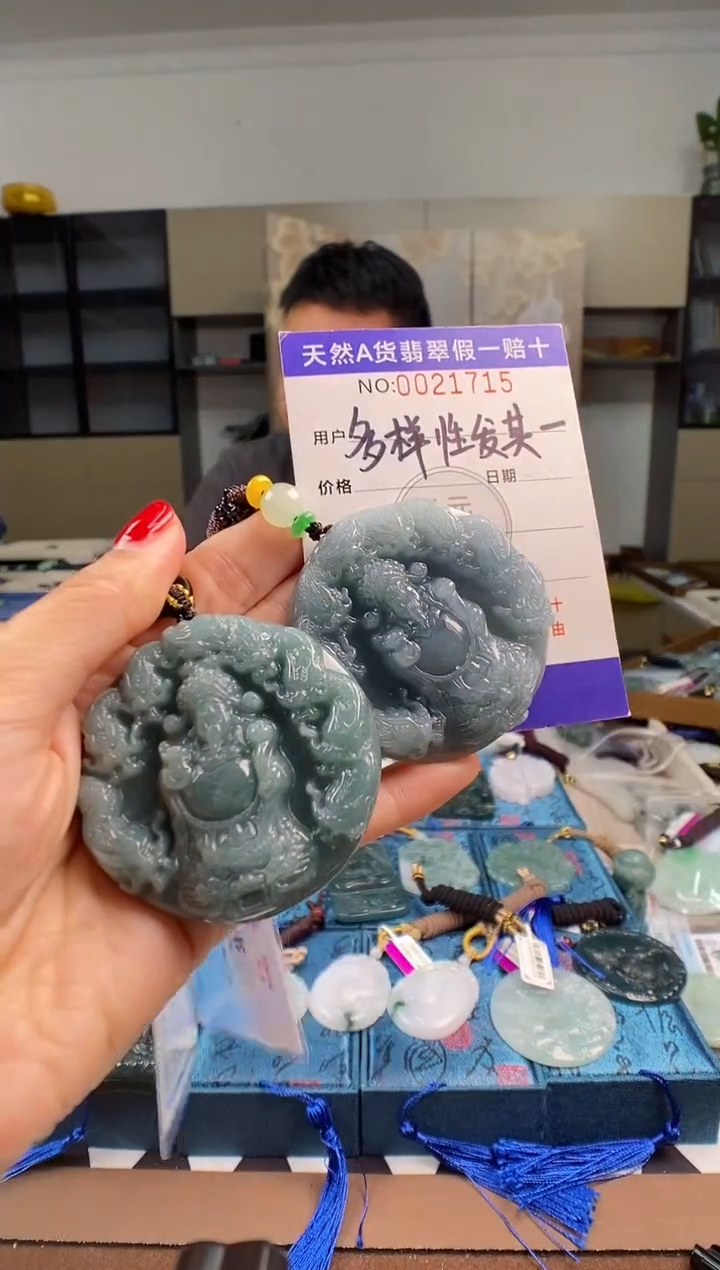 颈饰未镶嵌翡翠  多样性发其一