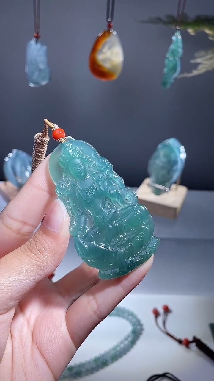 颈饰未镶嵌翡翠度母