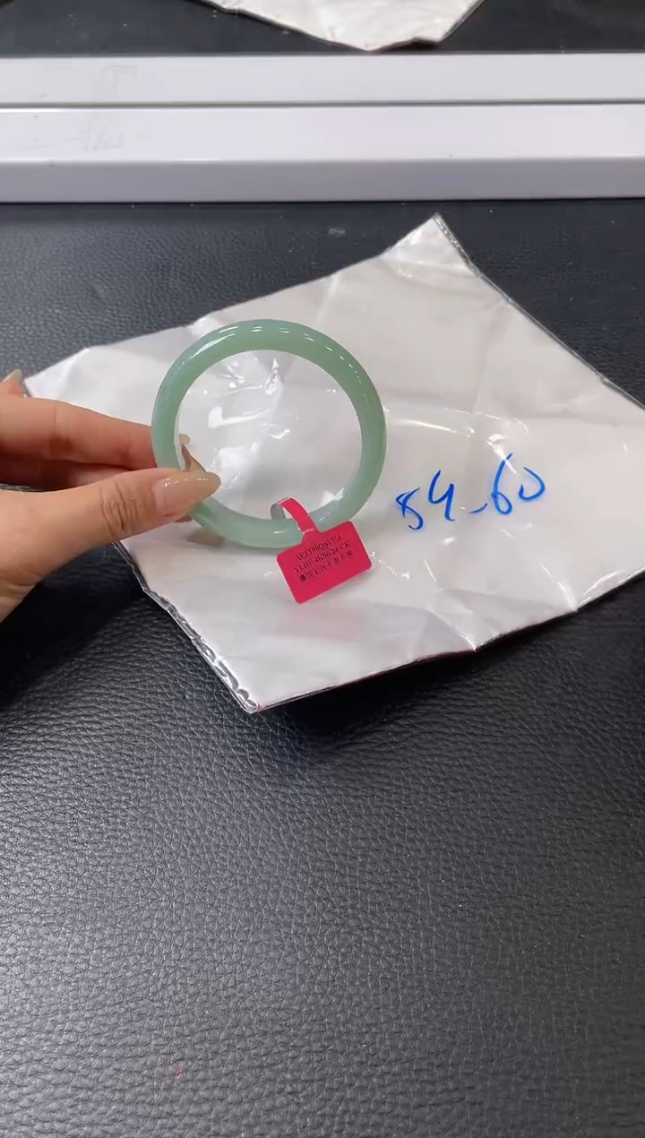 【闪购商品】翡翠手镯未镶嵌手镯