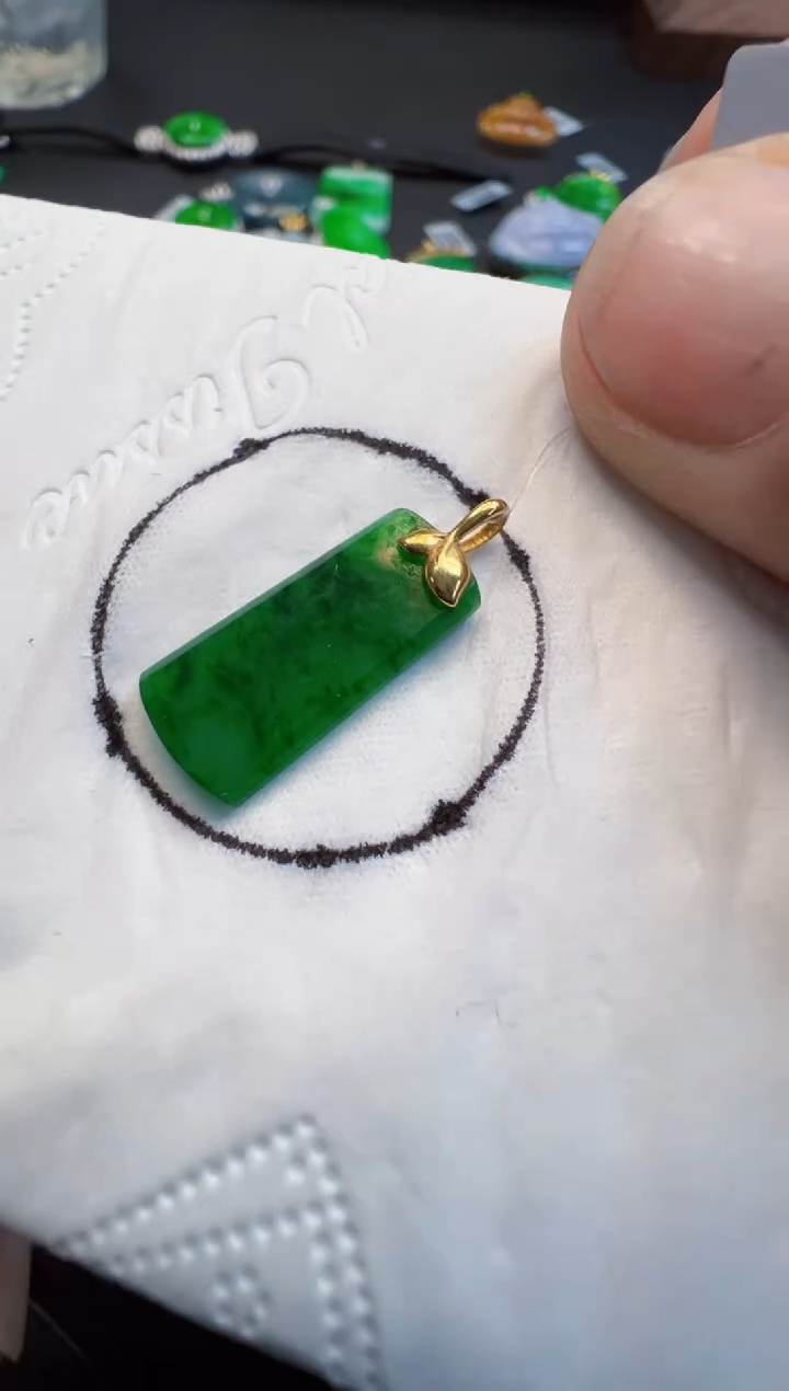 【闪购商品】翡翠吊坠(不含链)18K金镶嵌680