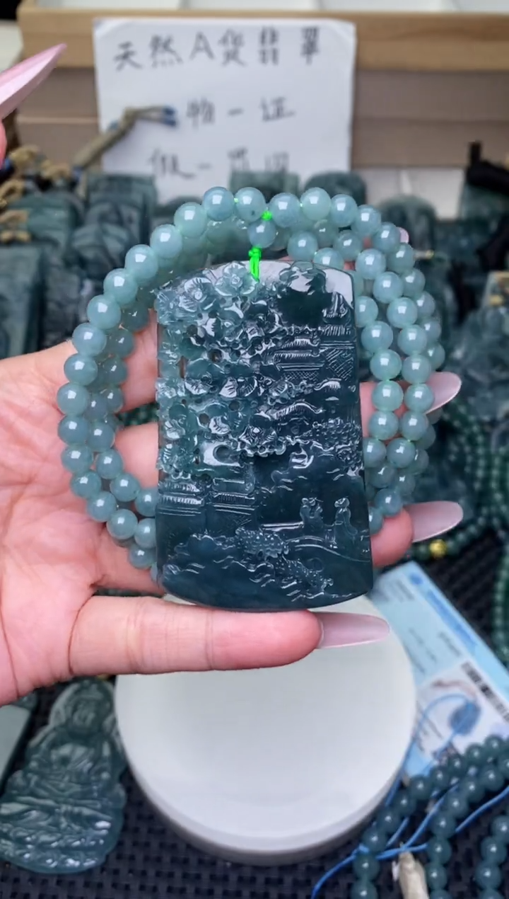 颈饰未镶嵌翡翠 