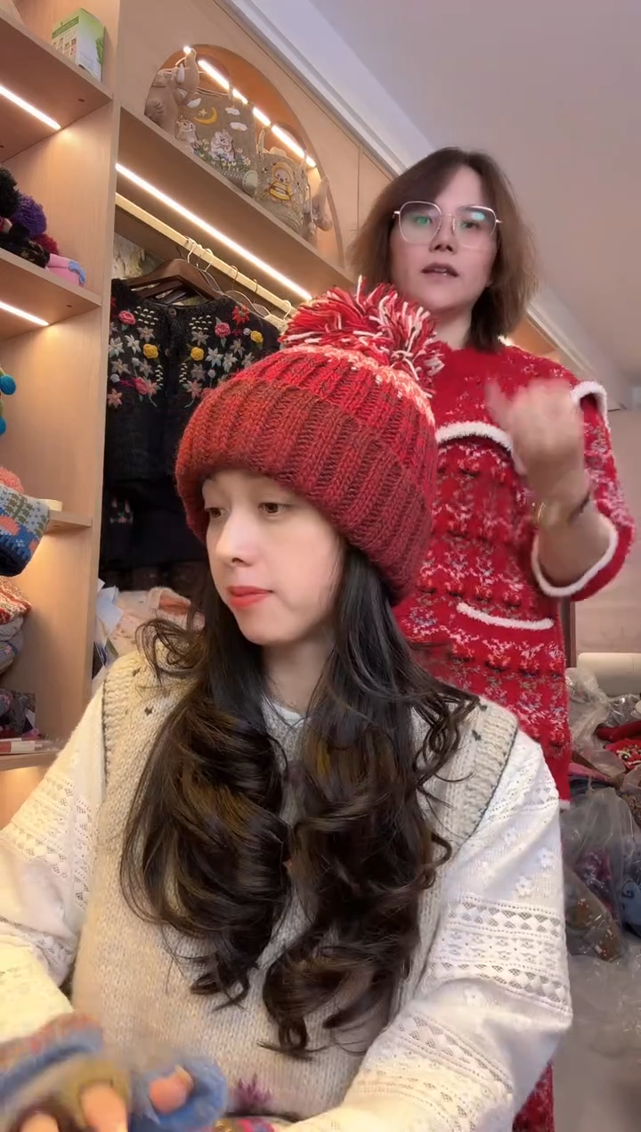 羊毛百羊毛新年款翻边单球帽