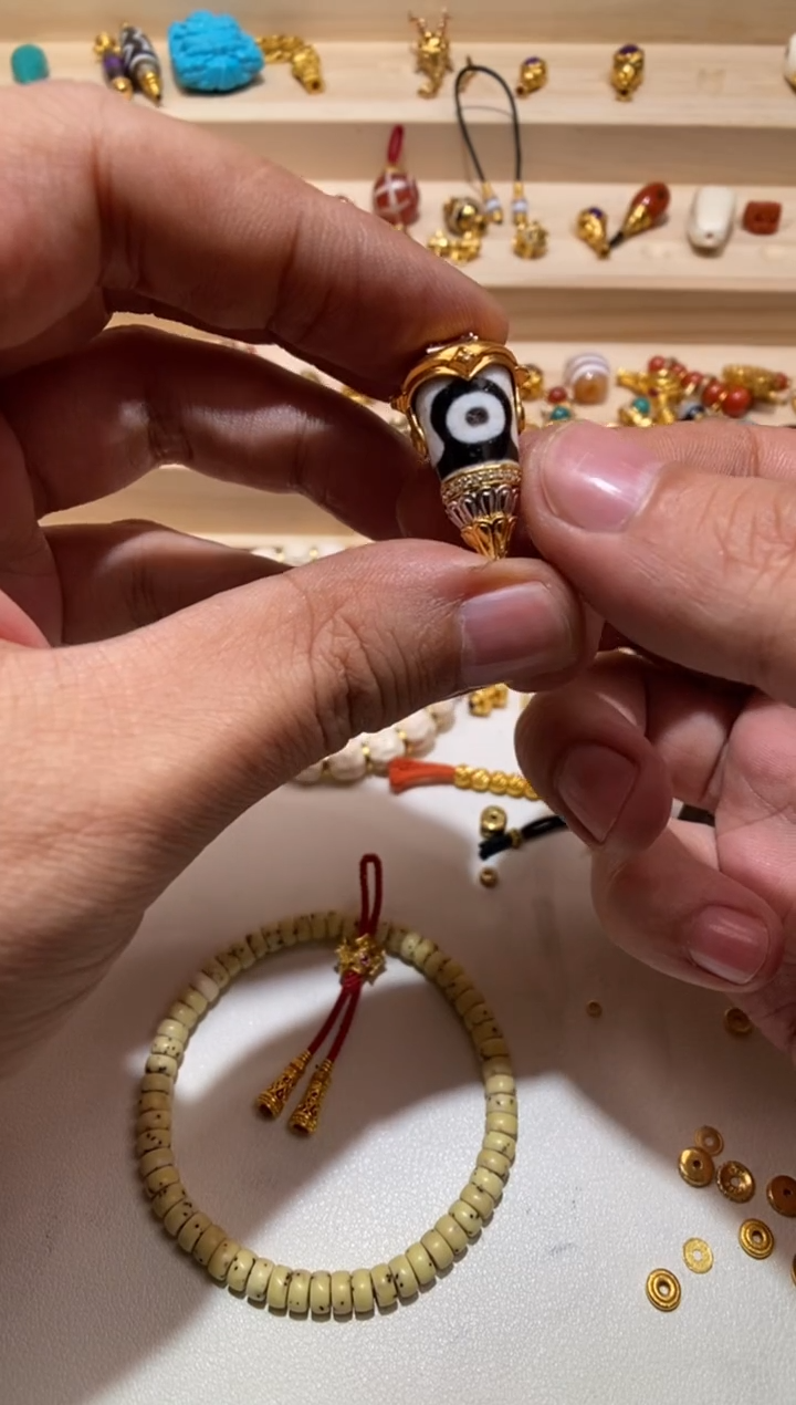 【闪购商品】玛瑙/玉髓三通18K金镶嵌精品文玩配饰三通