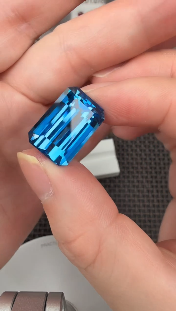 【闪购商品】托帕石租期为未镶嵌25ct-B01003