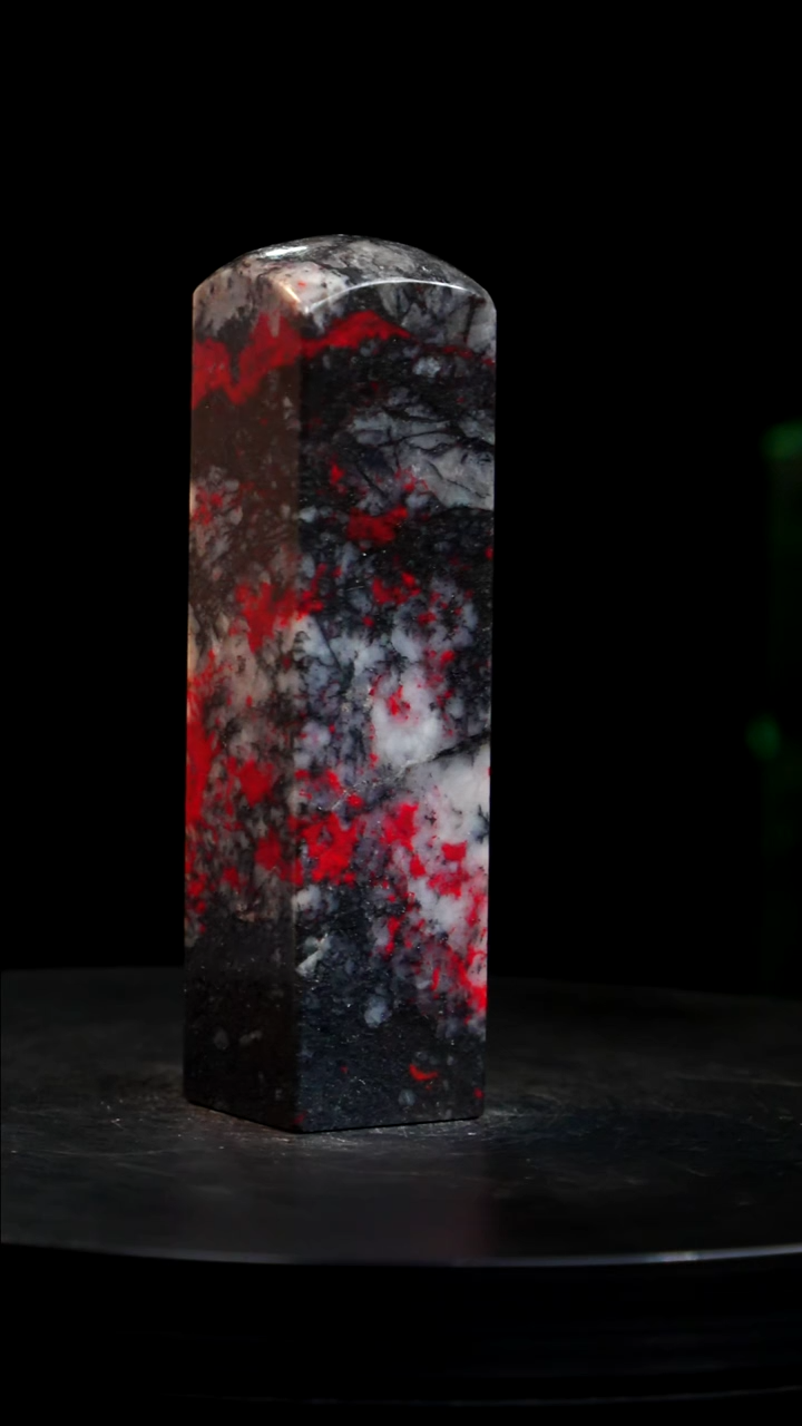 鸡血石梅花鸡血石