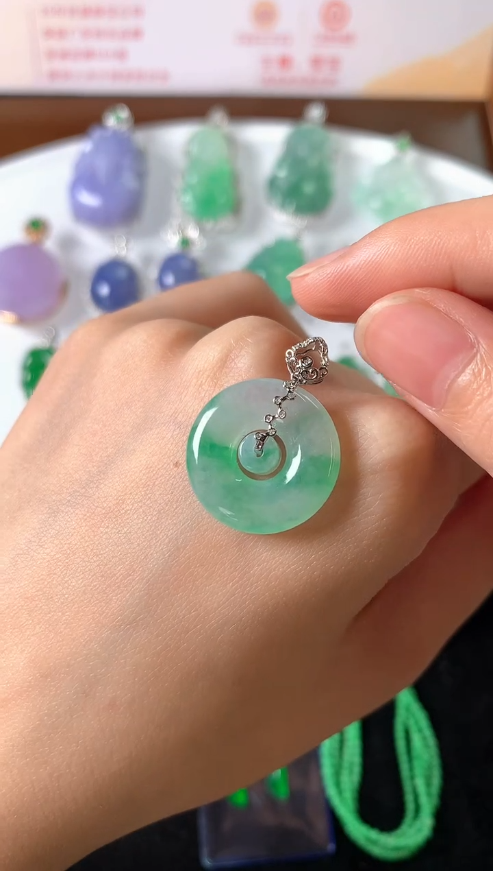 吊坠(赠链)18K金镶嵌翡翠吊坠