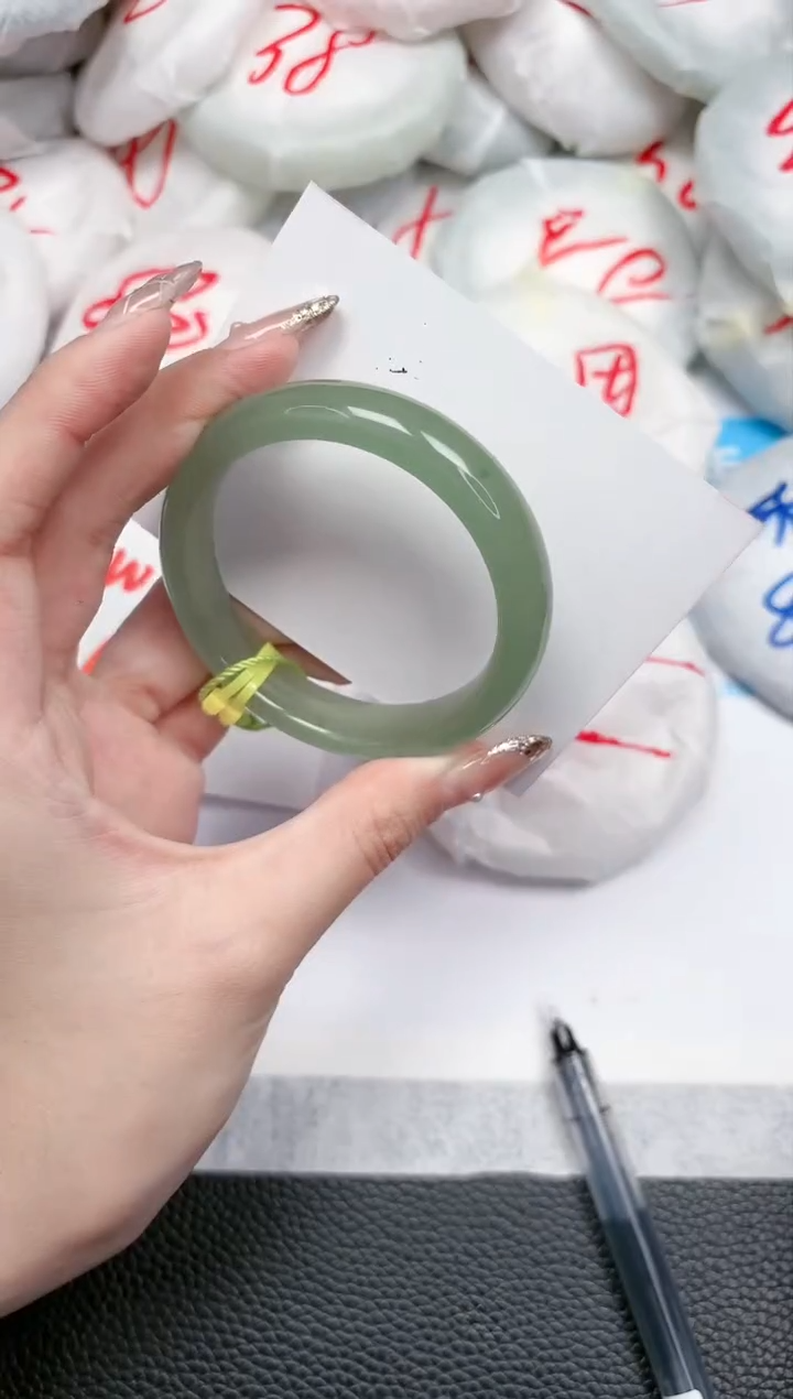 【闪购商品】石英质玉手镯未镶嵌222-53