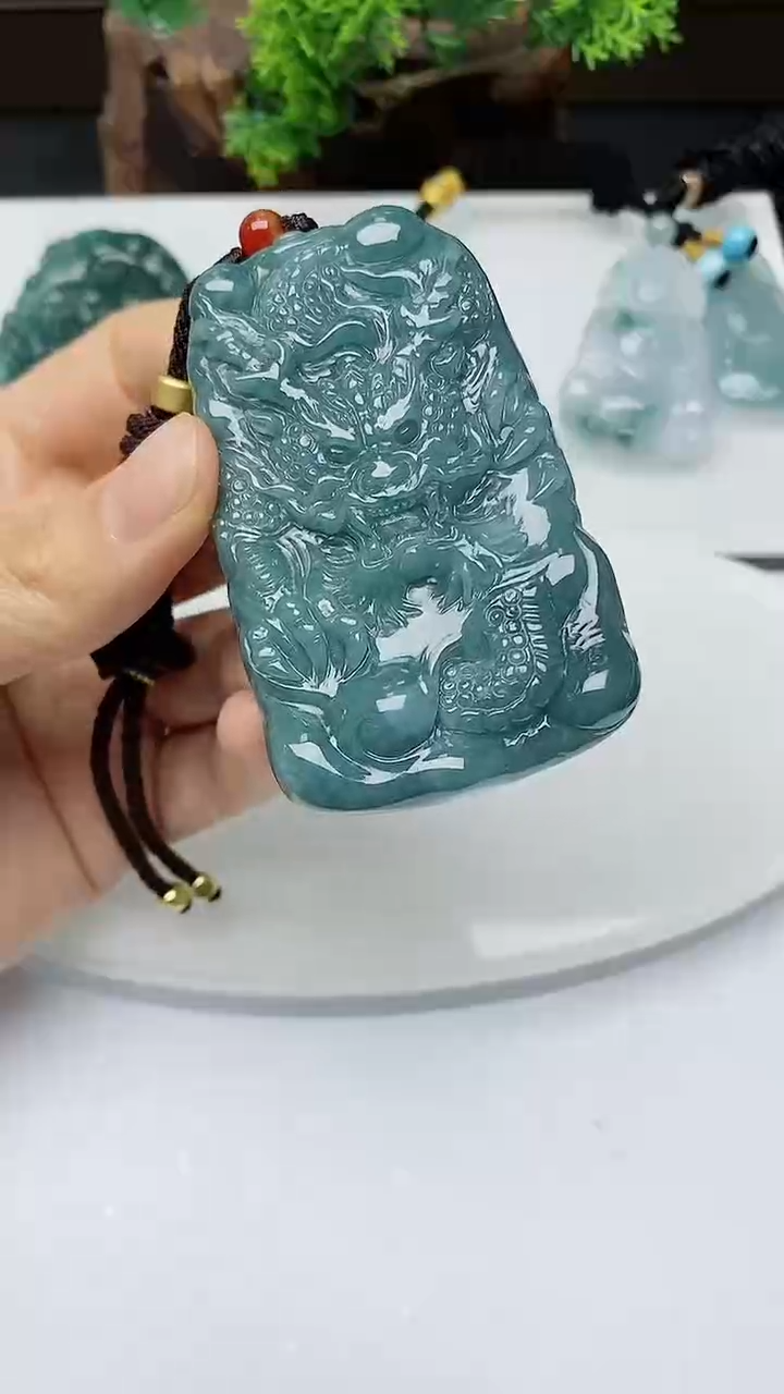 【闪购商品】翡翠颈饰未镶嵌        