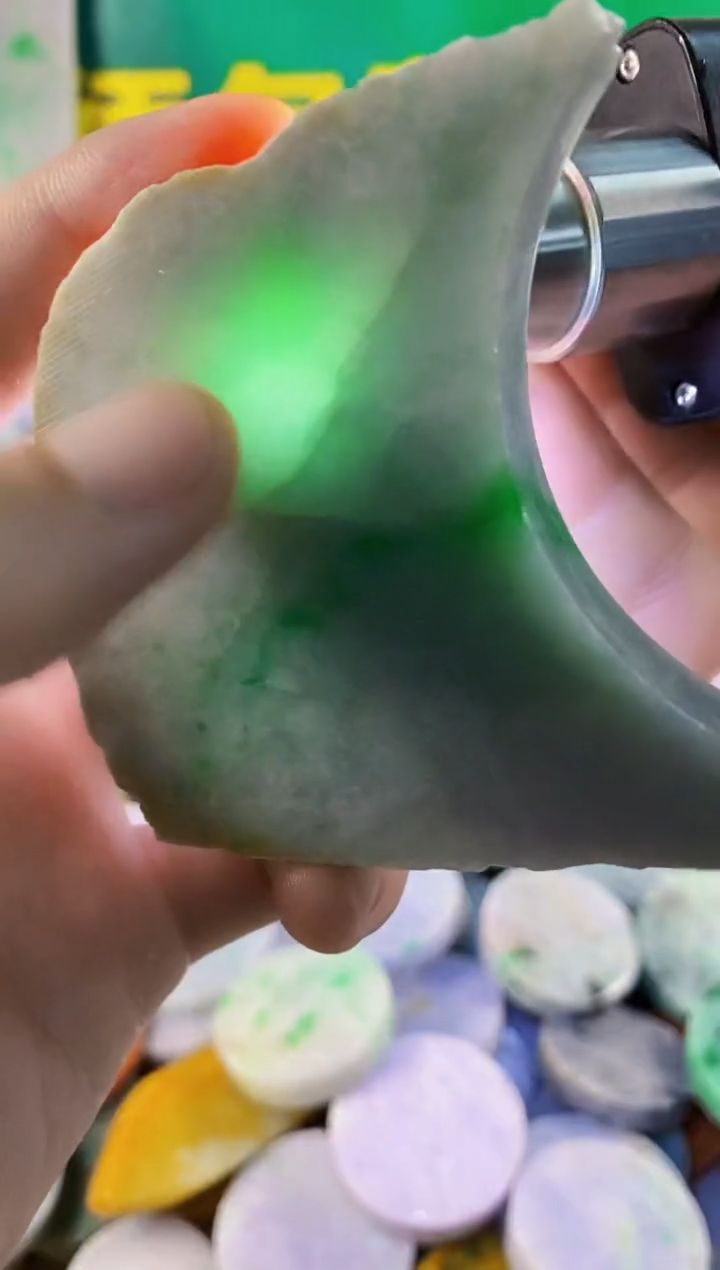 翡翠未镶嵌颈饰纯天然A货翡翠7