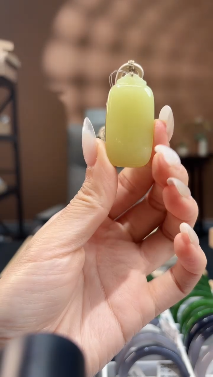 吊坠(不含链)未镶嵌和田玉黄口 无事牌