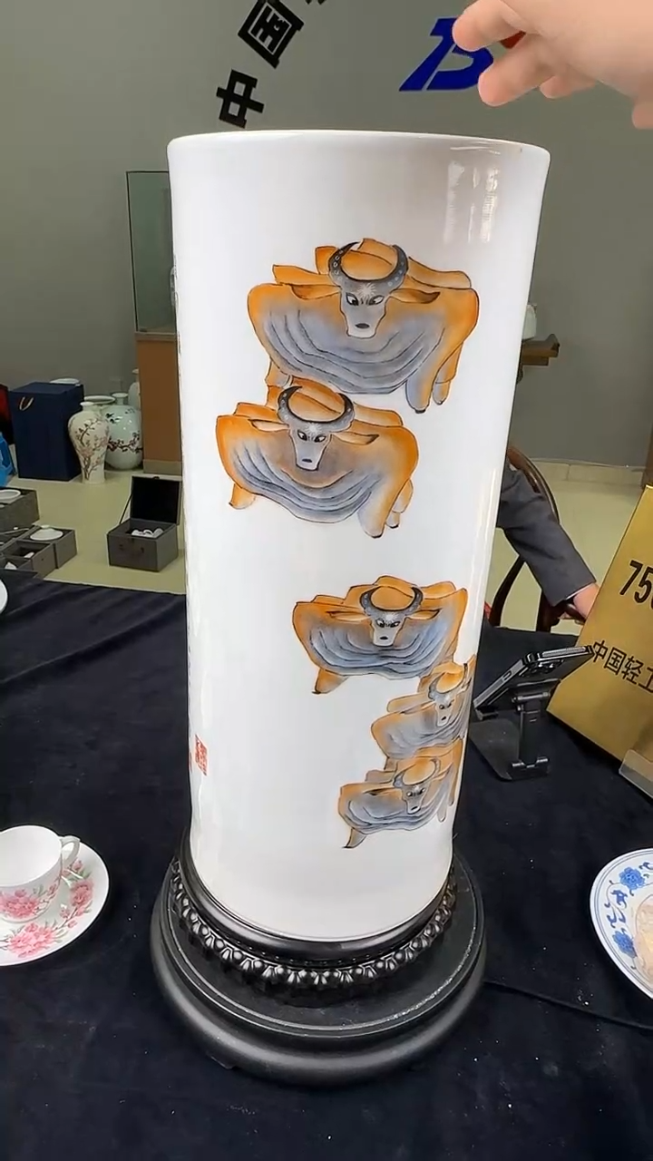 陶摆件张吟玲老师牛瓶