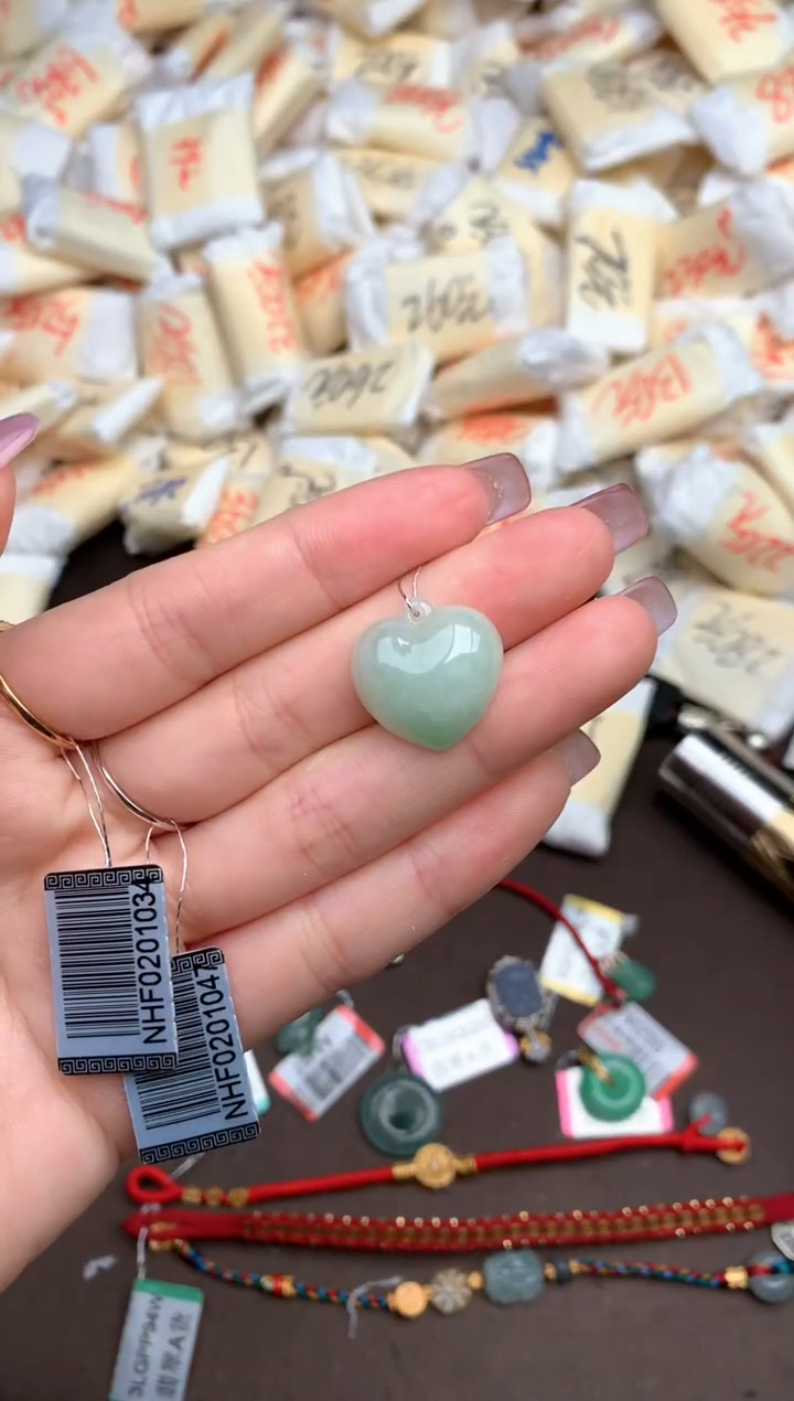 【闪购商品】翡翠挂件未镶嵌— 