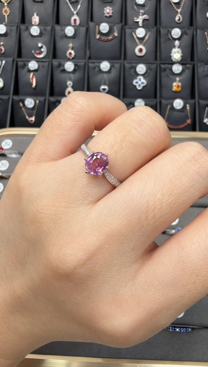 戒指彩色蓝宝石18K金镶嵌1.56克拉