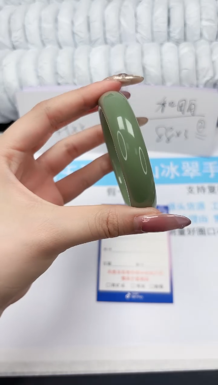 【闪购商品】石英质玉手镯未镶嵌235-57
