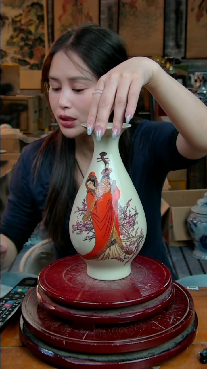 摆件景德镇陶瓷摆件昭君赏瓶