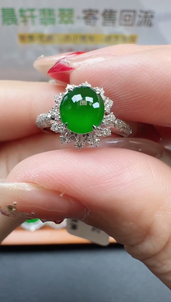 颈饰18K金镶嵌翡翠青*果寄售回流，24小时鉴赏期