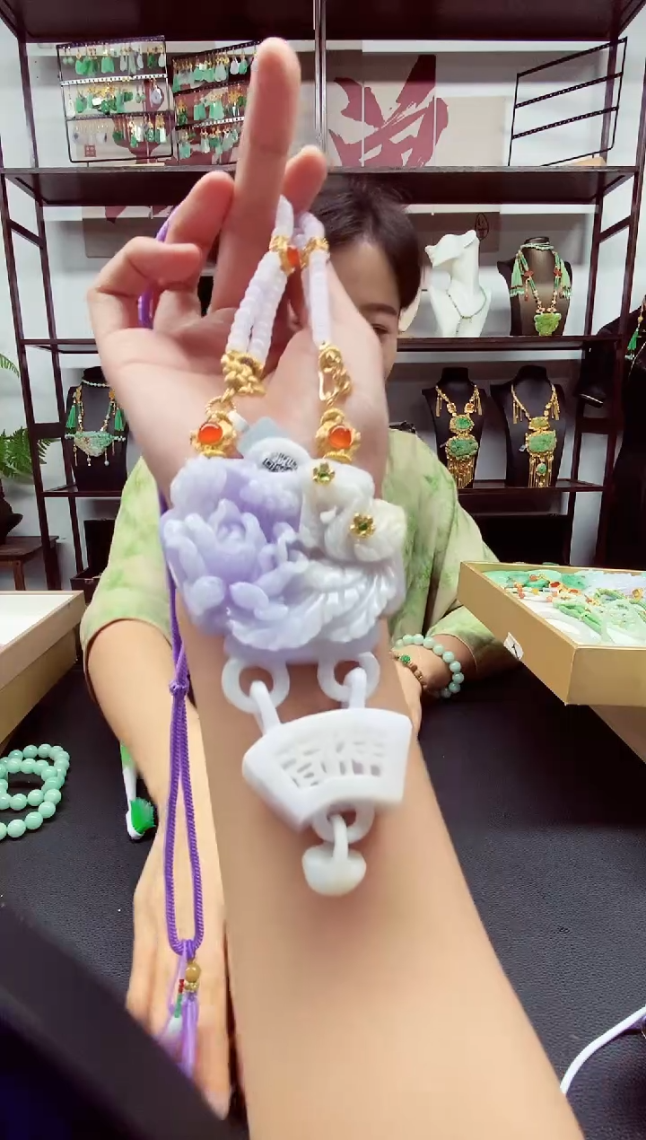 翡翠未镶嵌颈饰翡翠吊坠